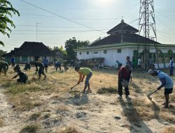 Masjid Bersih, Hati Pun Teduh! Aksi Satgas TMMD 129 Bojonegoro Tuai Apresiasi Warga Kesongo