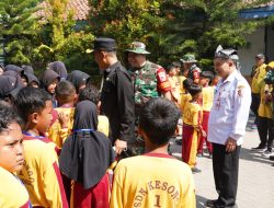 Kehangatan Satgas TMMD ke-129 Warnai Kunjungan ke SDN Kesongo I, Tumbuhkan Semangat Kebangsaan Sejak Dini