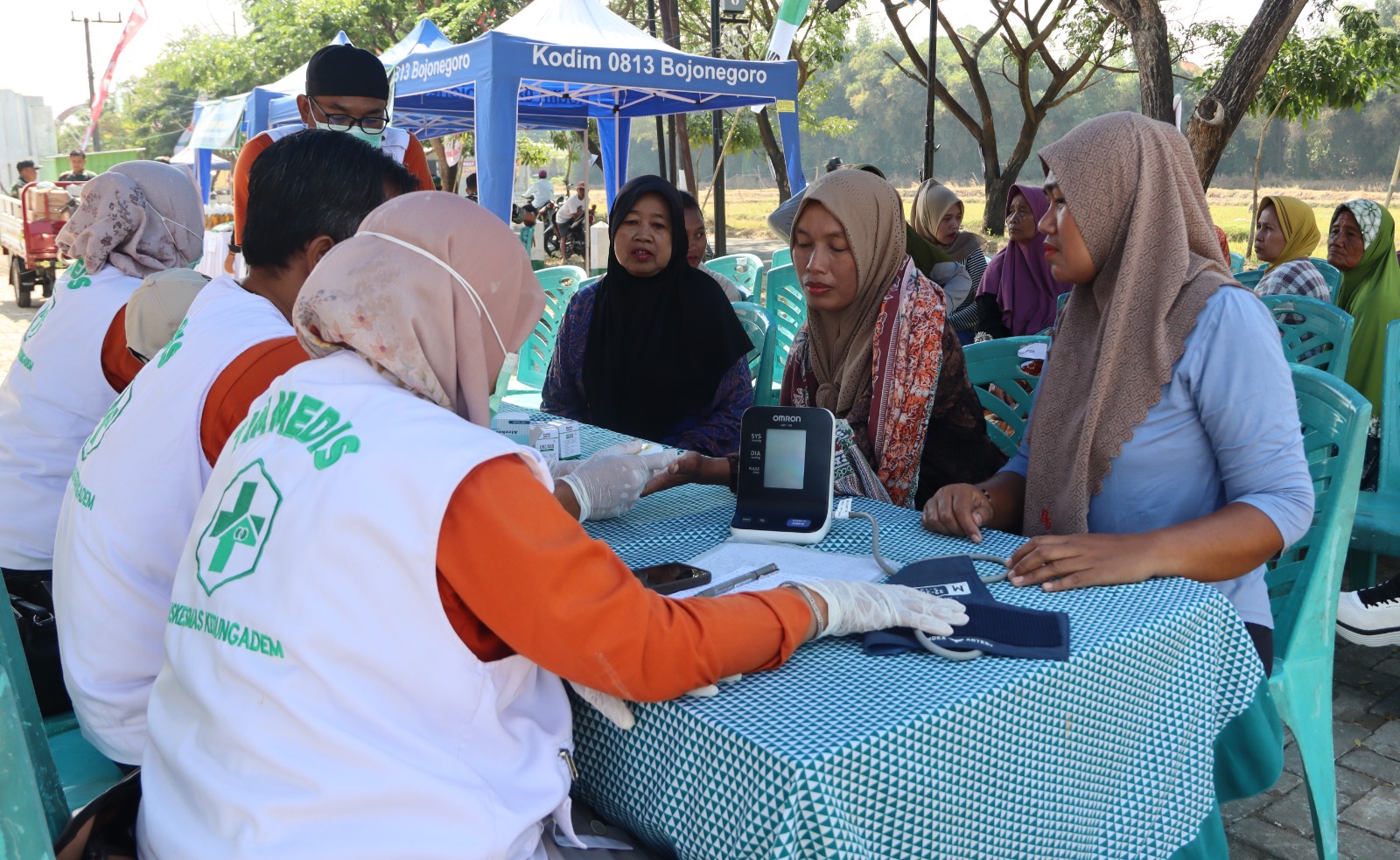 Berbagai kegiatan sosial yang menyentuh langsung kebutuhan masyarakat juga mendapat sambutan luar biasa, salah satunya pasar murah dan pelayanan kesehatan gratis yang digelar di halaman Koperasi Desa Kelurahan Merah Putih (KDKMP) Desa Kesongo, Rabu (15/7/2026).
