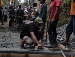 Tangan Matrohim Meratakan Harapan, Gotong Royong Warnai Pembangunan Jalan TMMD di Gumelem Kulon
