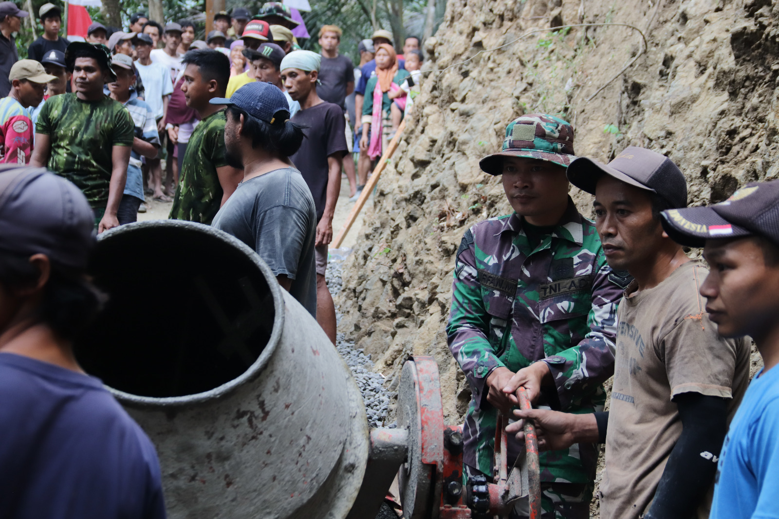 Pelaksanaan program TNI Manunggal Membangun Desa (TMMD) Reguler ke-129 Kodim 0704/Banjarnegara terus menunjukkan progres positif. Memasuki hari kedua pelaksanaan, Kamis (16/7/2026)