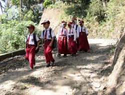 Jalan TMMD Bangun Asa Anak Desa, Fajar Sambut Akses Sekolah yang Lebih Aman