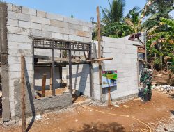 Rumah Pak Toid Mulai Tampak Utuh Kusen Terpasang Berkat Gotong Royong TMMD