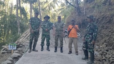 Semangat gotong royong warga mengiringi langkah Komandan Kodim 0704/Banjarnegara Letkol Inf Nodelismen Hulu, S.Pd, selaku Dansatgas TMMD Reguler ke-129 TA 2026, saat meninjau langsung lokasi pelaksanaan TMMD di Dusun Kunir RT 01/09, Desa Gumelem Kulon, Kecamatan Susukan, Kabupaten Banjarnegara