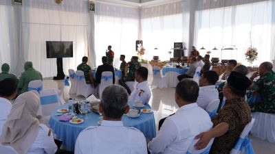 Komandan Satuan Setingkat Kompi (SSK) Satgas TMMD Kodim 0813/Bojonegoro, Lettu Ckm Purnomo, memaparkan sejumlah sasaran pembangunan yang akan dilaksanakan di Desa Kesongo, Kecamatan Kedungadem, Kabupaten Bojonegoro, Rabu (15/7/2026).