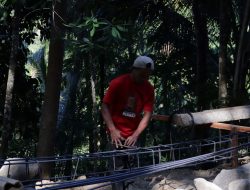 Rangkaian Besi Egi Fondasi Kuat yang Menghubungkan Harapan Warga Gumelem Kulon