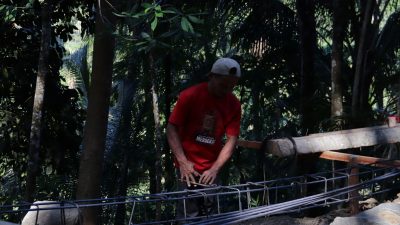 Rangkaian Besi Egi Fondasi Kuat yang Menghubungkan Harapan Warga Gumelem Kulon