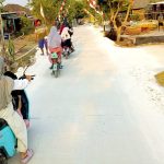 Satgas TMMD ke-129 Kodim 0813/Bojonegoro bersama masyarakat saat menyelesaikan sasaran pembangunan dalam program TMMD di Desa Kesongo, Kecamatan Kedungadem, Kabupaten Bojonegoro, Selasa (11/8/2026). Foto: Deni Flamboyan/Sumber TMMD Bojonegoro