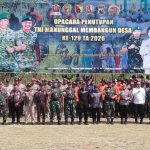 Kasdam V/Brawijaya Brigjen TNI Zainul Bahar, S.H., M.Si., memimpin upacara penutupan TMMD ke-129 Tahun 2026 di Lapangan Desa Mlideg, Kecamatan Kedungadem, Kabupaten Bojonegoro, Kamis (13/8/2026). Foto: Deni Flamboyan/Sumber: TMMD Bojonegoro.