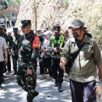 Panlak Wondo mendampingi Dandim 0704/Banjarnegara Letkol Inf Nodelismen Hulu, S.Pd., memantau pembangunan rabat beton TMMD Reguler ke-129 di Dusun Kunir RT 01/09, Desa Gumelem Kulon, Kecamatan Susukan, Kabupaten Banjarnegara, Rabu (12/8/2026). Foto: Deni Flamboyan/Sumber: Tim TMMD Banjarnegara. Panlak Wondo mendampingi Dandim 0704/Banjarnegara Letkol Inf Nodelismen Hulu, S.Pd., memantau pembangunan rabat beton TMMD Reguler ke-129 di Dusun Kunir RT 01/09, Desa Gumelem Kulon, Kecamatan Susukan, Kabupaten Banjarnegara, Rabu (12/8/2026). Foto: Deni Flamboyan/Sumber: Tim TMMD Banjarnegara.
