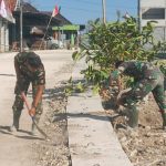 Satgas TMMD ke-129 Kodim 0813/Bojonegoro bersama warga bergotong royong mengerjakan pembangunan drainase sepanjang 330 meter di Dusun Krebet, Desa Kesongo, Kecamatan Kedungadem, Kabupaten Bojonegoro, Kamis (6/8/2026). Foto: Deni Ari Pandi/Sumber TMMD Bojonegoro.