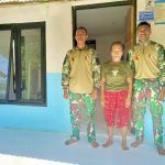 Keterangan Foto: Personel Satgas TMMD ke-129 Kodim 0813/Bojonegoro bersama warga saat menyelesaikan rehabilitasi rumah milik Saelah di RT 023/RW 004, Desa Kesongo, Kecamatan Kedungadem, Kabupaten Bojonegoro, Senin (10/8/2026). Foto: Deni Flamboyan/Sumber TMMD Bojonegoro