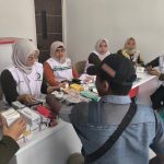 Warga mengikuti pemeriksaan dan pengobatan gratis dalam rangkaian penutupan TMMD ke-129 di Desa Kesongo, Kecamatan Kedungadem, Kabupaten Bojonegoro, Kamis (13/8/2026). Layanan kesehatan tersebut meliputi pemeriksaan tekanan darah, gula darah, asam urat, kolesterol, serta pengukuran tinggi dan berat badan. Foto: Deni Flamboyan/Sumber: TMMD Bojonegoro.