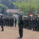 Keterangan Foto: Dandim 0704/Banjarnegara Letkol Inf Nodelismen Hulu, S.Pd., selaku Dansatgas TMMD Reguler ke-129, meninjau gladi persiapan upacara penutupan TMMD di Desa Gumelem Kulon, Kecamatan Susukan, Kabupaten Banjarnegara, Kamis (13/8/2026). Peninjauan dilakukan untuk memastikan seluruh rangkaian upacara berjalan tertib dan khidmat. Foto: Pendim Banjarnegara. Keterangan Foto: Dandim 0704/Banjarnegara Letkol Inf Nodelismen Hulu, S.Pd., selaku Dansatgas TMMD Reguler ke-129, meninjau gladi persiapan upacara penutupan TMMD di Desa Gumelem Kulon, Kecamatan Susukan, Kabupaten Banjarnegara, Kamis (13/8/2026). Peninjauan dilakukan untuk memastikan seluruh rangkaian upacara berjalan tertib dan khidmat. Foto: Pendim Banjarnegara.