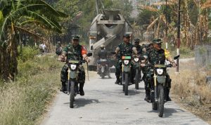 Program TNI Manunggal Membangun Desa (TMMD) ke-129 Tahun Anggaran 2026, Brigjen TNI M. Herry Subagyo, S.I.P., melakukan peninjauan langsung terhadap pelaksanaan program TMMD di Desa Kesongo, Kecamatan Kedungadem, Kabupaten Bojonegoro, Minggu (2/8/2026).