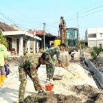 Salah satu sasaran fisik yang saat ini dikebut penyelesaiannya adalah pembangunan saluran drainase sepanjang 330 meter di Dusun Krebet, Desa Kesongo, Kecamatan Kedungadem, Kabupaten Bojonegoro, Senin (3/8/2026).