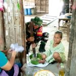 Suara alu kayu yang berbenturan secara ritmis dengan lumpang menembus keheningan dapur bersahaja bermandikan cahaya matahari pagi, Selasa (4/8/2026).