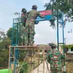 Melalui program TNI Manunggal Membangun Desa (TMMD) ke-129 Kodim 0813 Bojonegoro, sebuah jembatan penghubung menuju kawasan Brang Etan kini terus dikebut pengerjaannya, Selasa (4/8/2026).