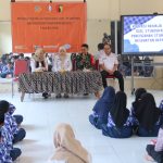 Pelajar SD dan SMP di Desa Kesongo, Kecamatan Kedungadem, Kabupaten Bojonegoro, mengikuti edukasi gizi, pencegahan stunting, dan kesehatan reproduksi yang digelar Satgas TMMD ke-129 Kodim 0813/Bojonegoro bersama DP3AKB Kabupaten Bojonegoro dan Forum GenRe, Rabu (5/8/2026). Foto: Deni Aripandi/Sumber TMMD Bojonegoro. Pelajar SD dan SMP di Desa Kesongo, Kecamatan Kedungadem, Kabupaten Bojonegoro, mengikuti edukasi gizi, pencegahan stunting, dan kesehatan reproduksi yang digelar Satgas TMMD ke-129 Kodim 0813/Bojonegoro bersama DP3AKB Kabupaten Bojonegoro dan Forum GenRe, Rabu (5/8/2026). Foto: Deni Aripandi/Sumber TMMD Bojonegoro.