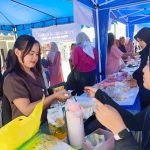 Keterangan Foto: Warga menyerbu pasar murah yang digelar dalam rangka penutupan TMMD ke-129 Kodim 0813/Bojonegoro di Desa Kesongo, Kecamatan Kedungadem, Kamis (13/8/2026). Kegiatan tersebut menyediakan kebutuhan pokok dengan harga terjangkau dan mendapat antusiasme masyarakat. Foto: Deni Flamboyan/Sumber: TMMD Bojonegoro.