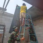 Rumah milik Pak Toid di Desa Gumelem Kulon, Kecamatan Susukan, kini telah memasuki tahap pemasangan atap seng, Rabu (5/8/2026).