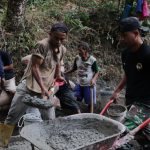 Salah satunya terlihat di lokasi pembangunan rabat beton Dusun Kunir RT 01/09, Desa Gumelem Kulon, Kecamatan Susukan, Kabupaten Banjarnegara, Sabtu (1/8/2026).