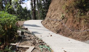 Jalan rabat beton sepanjang 737 meter di Dusun Kunir RT 01/09, Desa Gumelem Kulon, Kecamatan Susukan, Kabupaten Banjarnegara, telah rampung 100 persen dalam program TMMD Reguler ke-129 TA 2026, Rabu (12/8/2026). Foto: Deni Flamboyan/Sumber: Tim TMMD Banjarnegara.