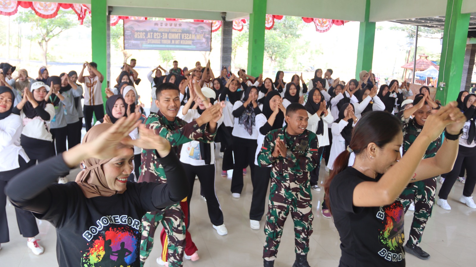 Salah satunya ialah sosialisasi Senam Line Dance yang digelar di Balai Desa Kesongo, Kecamatan Kedungadem, Kabupaten Bojonegoro, Senin (3/8/2026).