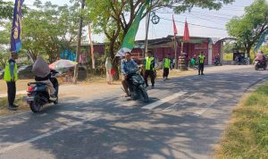 Di balik ramainya kegiatan yang menjadi ruang promosi bagi pelaku usaha lokal tersebut, terdapat peran penting anggota Satuan Perlindungan Masyarakat (Satlinmas) Desa Kesongo yang turut menjaga keamanan dan kelancaran acara, Jumat (31/7/2026).