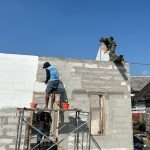 Memasuki tahap akhir pengerjaan, personel Satgas TMMD bersama warga bergotong royong menyelesaikan proses finishing rumah milik Koko Margono di Dusun Krebet, RT 013 RW 006, Desa Kesongo, Kecamatan Kedungadem, Minggu (2/8/2026). Memasuki tahap akhir pengerjaan, personel Satgas TMMD bersama warga bergotong royong menyelesaikan proses finishing rumah milik Koko Margono di Dusun Krebet, RT 013 RW 006, Desa Kesongo, Kecamatan Kedungadem, Minggu (2/8/2026).