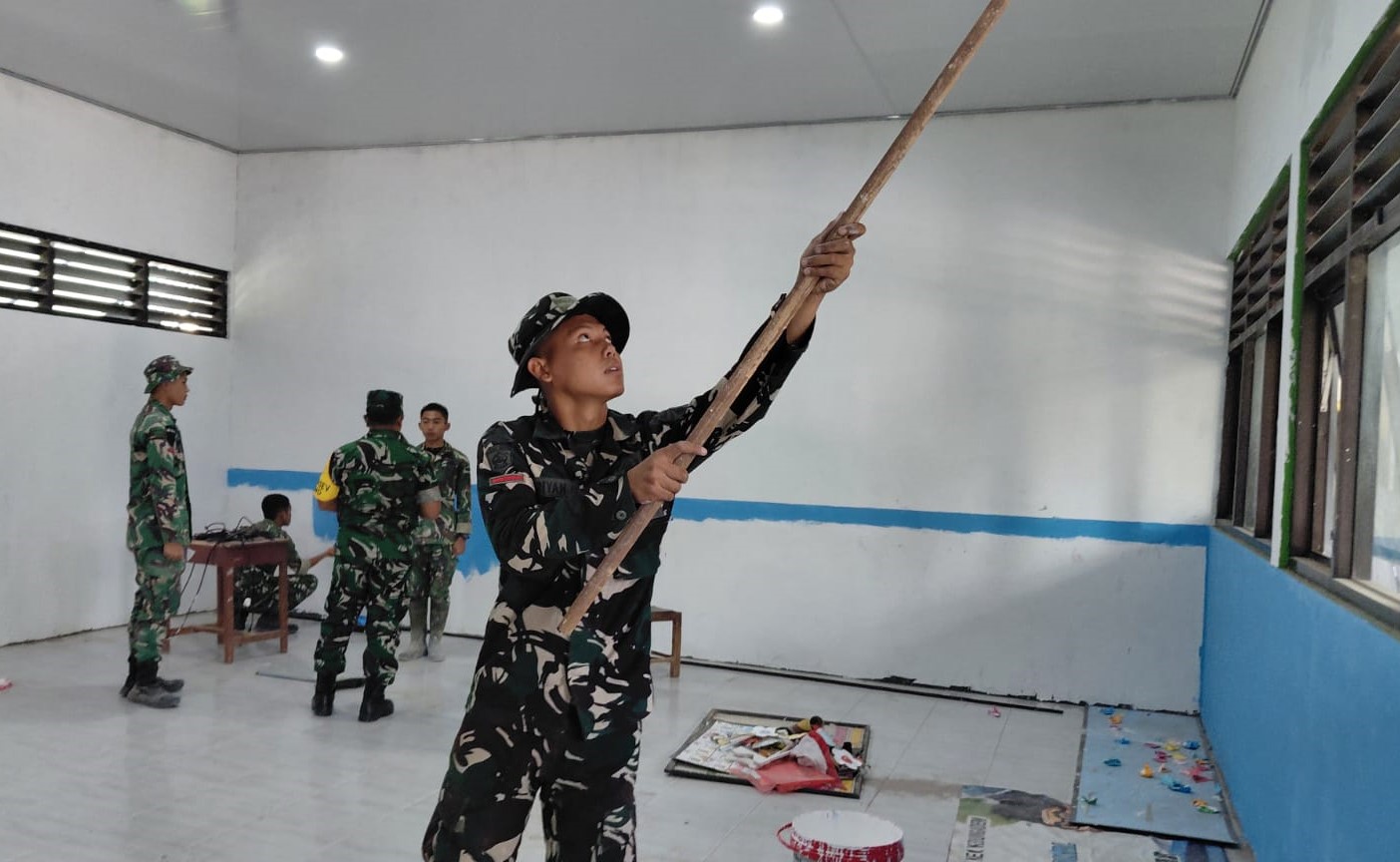 Salah satu bentuk kepedulian terhadap dunia pendidikan diwujudkan melalui pembenahan dan pengecatan SDN Kesongo 1 di Desa Kesongo, Kecamatan Kedungadem, Kabupaten Bojonegoro, Senin (3/8/2026).