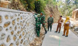 Dinas Pemberdayaan Masyarakat dan Desa (Dispermades PPKB) Kabupaten Banjarnegara melalui Zakaria bersama tim turun langsung meninjau lokasi pembangunan di Dusun Kunir RT 01/09, Desa Gumelem Kulon, Kecamatan Susukan, Rabu (05/08/2026).