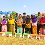 Keterangan Foto: Penyaluran bantuan sembako kepada masyarakat dalam rangkaian penutupan TMMD ke-129 Tahun 2026 di Desa Kesongo, Kecamatan Kedungadem, Kabupaten Bojonegoro, Kamis (13/8/2026). Kegiatan sosial tersebut menjadi bentuk kolaborasi TNI, pemerintah daerah, dunia usaha, dan masyarakat untuk membantu memenuhi kebutuhan warga. Foto: Deni Flamboyan/Sumber: TMMD Bojonegoro.