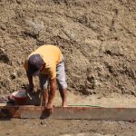 Hal itu tampak dalam pelaksanaan TMMD Reguler ke-129 TA 2026 Kodim 0704/Banjarnegara, saat Sunardi bersama anggota Satgas TMMD memperkuat pemasangan bikisting pada pembangunan rabat beton di Dusun Kunir RT 01/09, Desa Gumelem Kulon, Kecamatan Susukan, Selasa (4/8/2026).