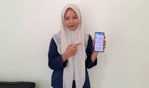 Kesibukan kuliah yang berjalan beriringan dengan kegiatan magang di luar kota membuat Dea Nabila Sakira (20), mahasiswi STIKES Sapta Bakti Bengkulu, membutuhkan layanan administrasi yang praktis dan mudah dijangkau.