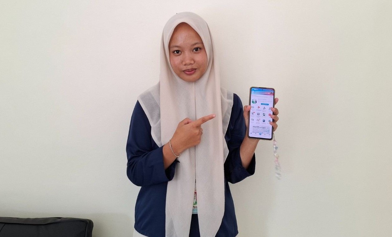 Kesibukan kuliah yang berjalan beriringan dengan kegiatan magang di luar kota membuat Dea Nabila Sakira (20), mahasiswi STIKES Sapta Bakti Bengkulu, membutuhkan layanan administrasi yang praktis dan mudah dijangkau.